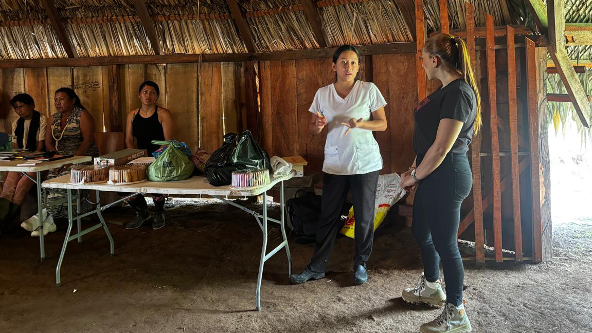 Salud con pertinencia cultural: equipo del hospital de Turrialba visitó Alto Pacuare