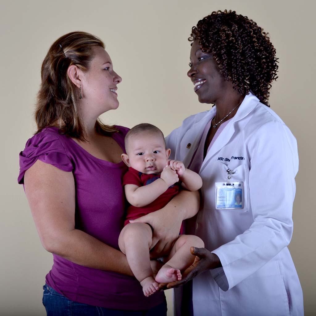 Doctor en la consulta médica